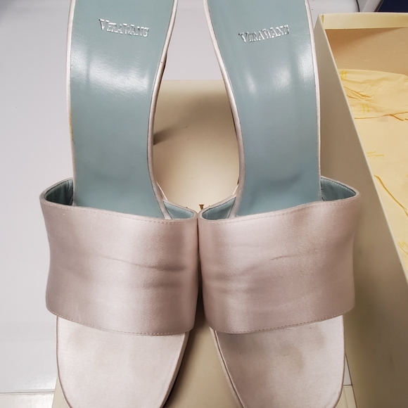 Vera Wang satin platform sandals - Picture 3 of 4